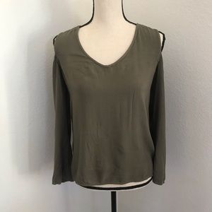 Cloth & Stone Green open shoulder blouse Sz Small